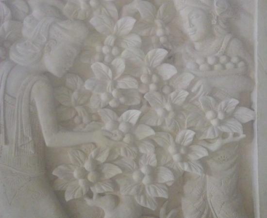 Relief Dinding Rumah Motif Tradisi