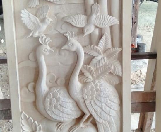 Relief Ornamen Dinding Motif Merak